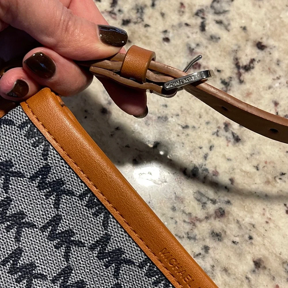 Michael Kors‎ Shoulder Bag Women Small Gray Brown Monogram Y2K Preppy Logo - Picture 4 of 7